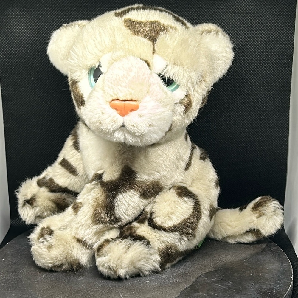 2014 Wild Republic Snow Leopard 8 inches Plush Stuffed Animal Realistic